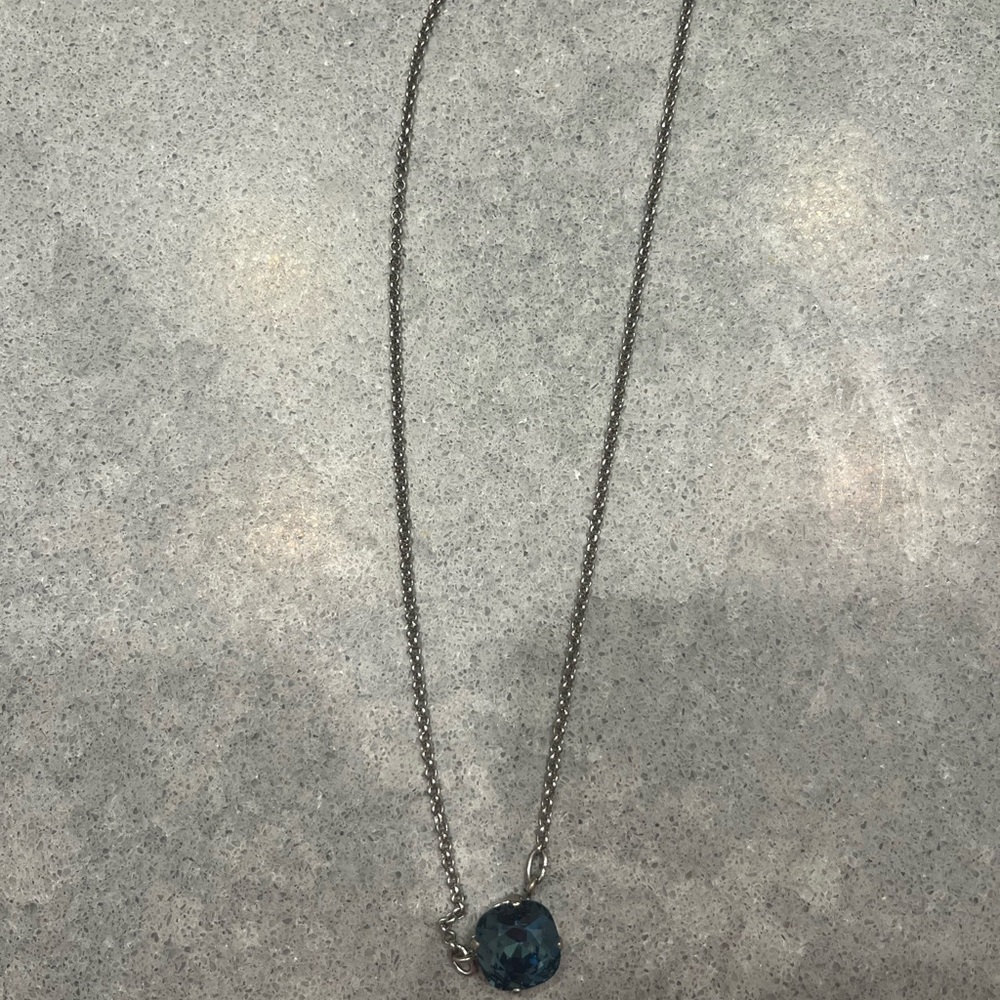 Elegant Silver Necklace with Blue Gemstone